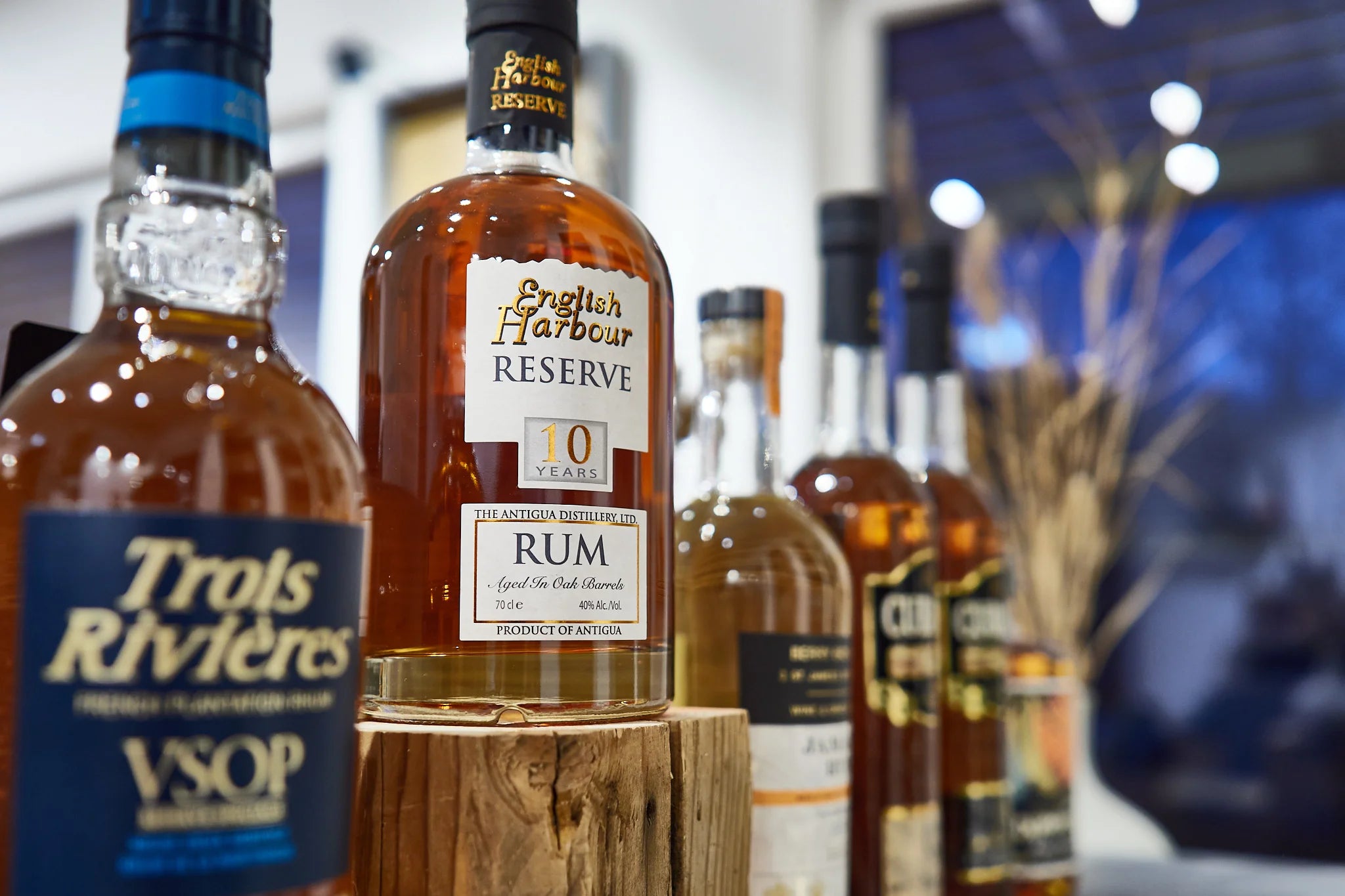 Rum und Whiskey im Feinkostgeschäft Genuss & Design in Eugendorf bei Salzburg.
