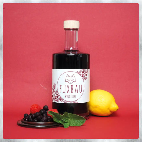 FUXBAU Waldbeere Gin-Likör aus der Steiermark mit Waldheidelbeeren, Himbeeren und Akazienhonig