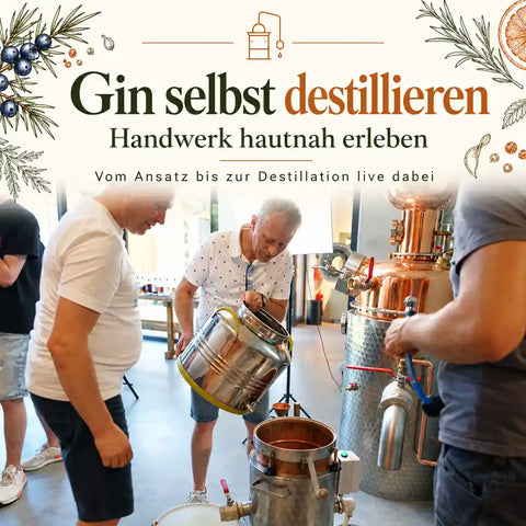 Teilnehmer beim Gin Workshop der Destillerie Fuxbau in der Steiermark: Gemeinsame Gin-Herstellung am Brennkessel mit Einblicken in die Destillation.